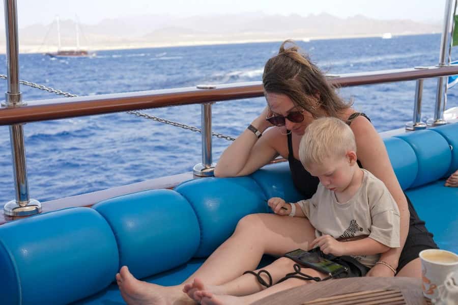 Marsa Alam: Pirates Premium Boat to turtle bay with lunch - A premium Red Sea day on the Pirates sailing boat