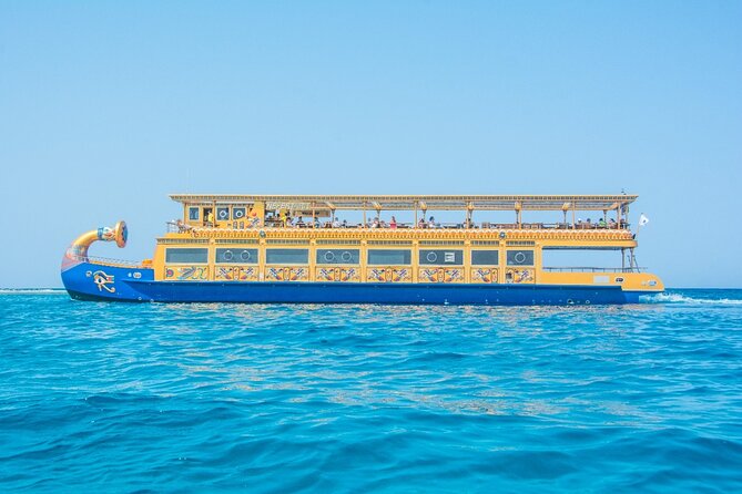 Nefertari Cruise Marsa alam with lunch/dinner & hotel pickup - Costume photos and the Tutankhamun throne: fun, quick, and very photogenic