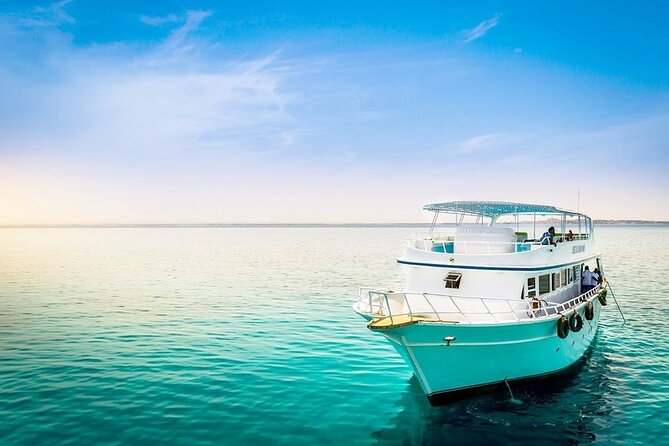 Orange Bay Island Boat Trip and Parasailing with Lunch - Hurghada - Lunch and onboard rhythm after you return to the boat