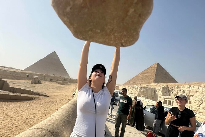 Private Cairo Highlights Tour (Pyramids, Grand Museum and Bazaar) - Stop 1: Pyramids of Giza, Sphinx views, and photo-friendly planning