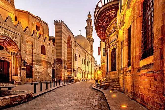 Private Day Tour Pyramids of Giza, Egyptian Museum and Bazaars - Lunch Included: Koshary as Your Recharge Point