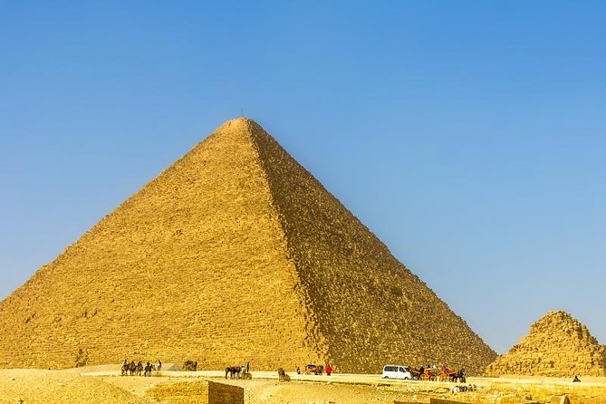 Private Day Tour to Giza Pyramids and Egyptian Museum from Cairo with Guide - Camel Ride on the Giza Plateau: A Short Experience With Big Visual Payoff