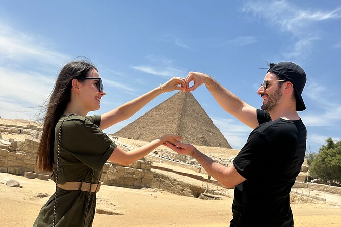 Private Giza Pyramids & Sakkara Tour with Camel Ride & Lunch - Lunch and bottled water: small thing, big stress relief