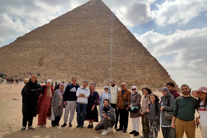 Private guide's trip to Giza pyramids, Great sphinx valley temple - Stop 4: The panoramic Giza plateau photo stop