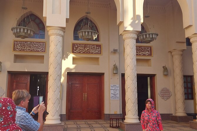 Private Guided City Tour and Shopping Experience in Hurghada - The Hurghada old-town circuit: mosque views, ports, and market shopping time
