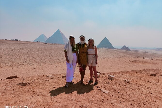 Private Guided Tour of Giza Pyramids and the great Sphinx - Lunch on the way back: falafel sandwiches or koshary