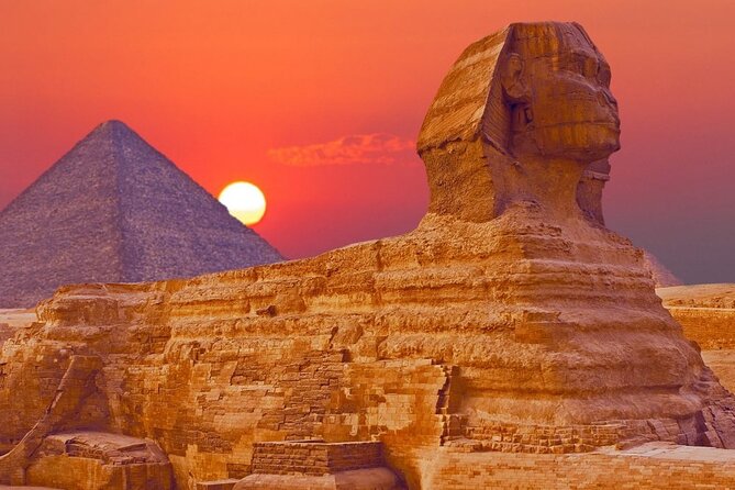 Private Half day Tour of the Pyramids and Sphinx from Cairo - Chephren and Mykerinos pyramids: seeing the lineup as a whole