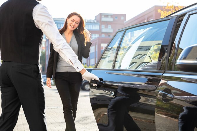 Private HRG Airport Transfer Service - The Car Ride: Air-Conditioned Comfort Right After Landing