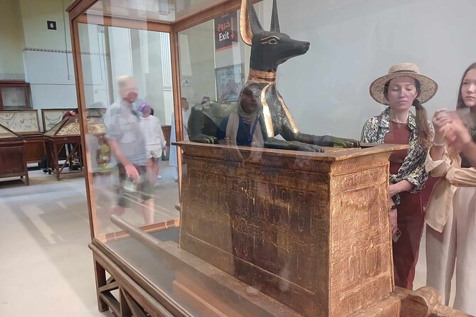 Private Tour: Giza Pyramids, Museum, Bazaar & Lunch Included - Egyptian Museum Without the Guesswork: Tutankhamun and More