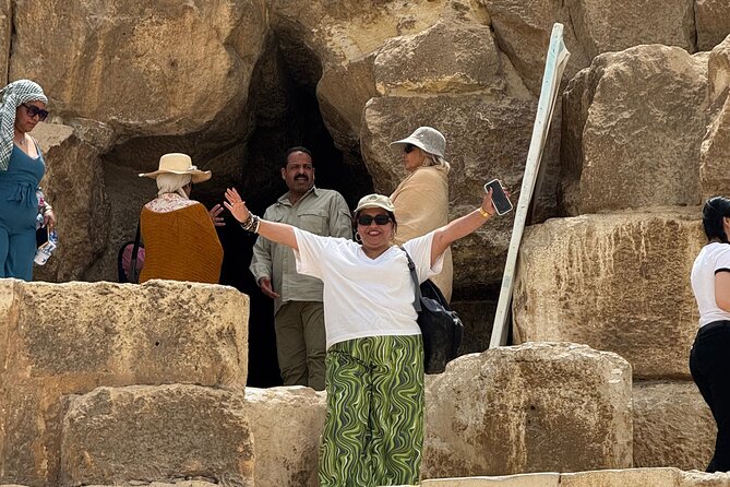 Private tour Giza Pyramids ,sphinx & camel ride all included - Lunch with pyramid views, what it really means