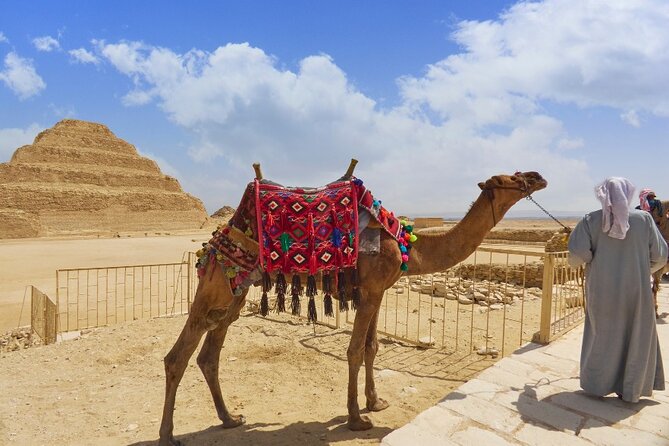 Private Tour to Giza Pyramids and Great Sphinx with Camel Ride - Khafre’s Pyramid: the one with visible casing