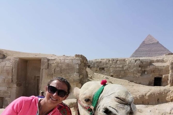 Private tour to Giza Pyramids, Saqqara and Memphis - Giza Pyramids and the Sphinx: iconic sights with a guide
