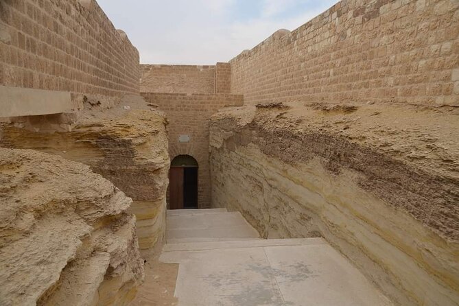 Private Tour to Giza Pyramids Sphinx Memphis and Saqqara - Memphis open-air museum: statues and monuments that round out the story