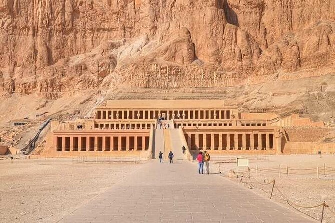 Private VIP Day trip: 5 temples, lunch,felucca and sound and light - Colossi of Memnon, then lunch and a Nile felucca