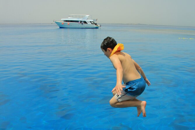 Ras Mohammed and White Island Snorkeling Sea Trip with Lunch - Lunch onboard: what “open buffet” means at sea