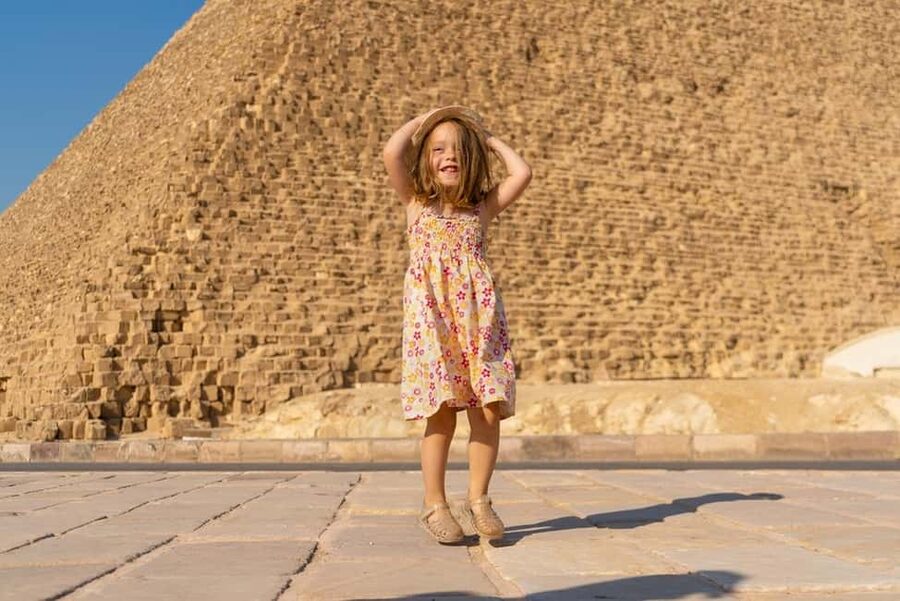 Sharm El-Sheikh: Full-Day Tour of Cairo and Pyramids by Bus - Lunch in Cairo and pacing before the museum