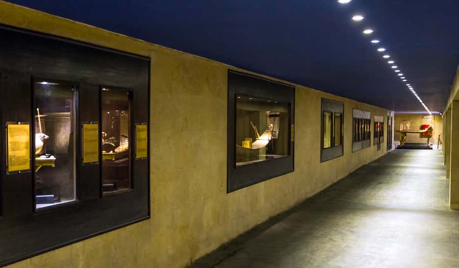 Sharm El Sheikh: King Tut Exhibition Audio Tour - Stop 1: The walk toward the 11 kg pure gold mask