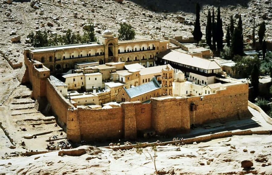 Sharm El Sheikh: Mount Sinai & St. Catherine Monastery Tour - The climb to Moses’ Mountain: steps, darkness, and Bedouin guidance