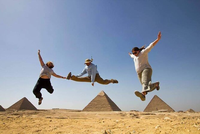 Taxi from the airport to The pyramids of Giza - Private airport pickup to the Giza Plateau, without the chaos