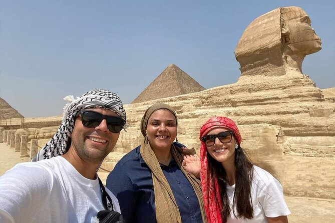 Taxi from the airport to The pyramids of Giza - Price and value: $100 per group up to 15