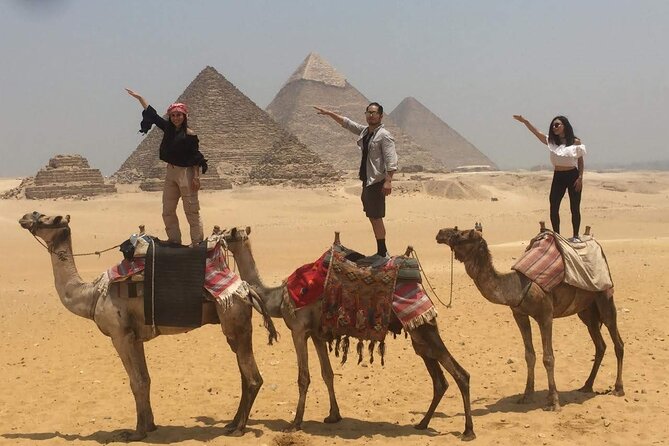 Taxi from the airport to The pyramids of Giza - Meet-and-greet at Cairo International Airport: what to expect