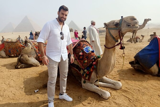 Tour to Giza pyramids Sphinx with local guide - A 3 to 4 hour plan that starts at your hotel lobby