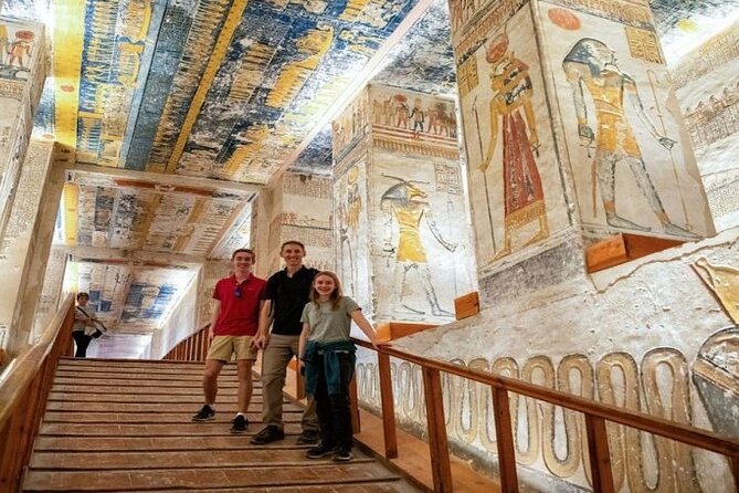 Valley of the Kings and Queens Guided Tour from Luxor with Lunch - Colossi of Memnon: the quick photo stop you will actually enjoy