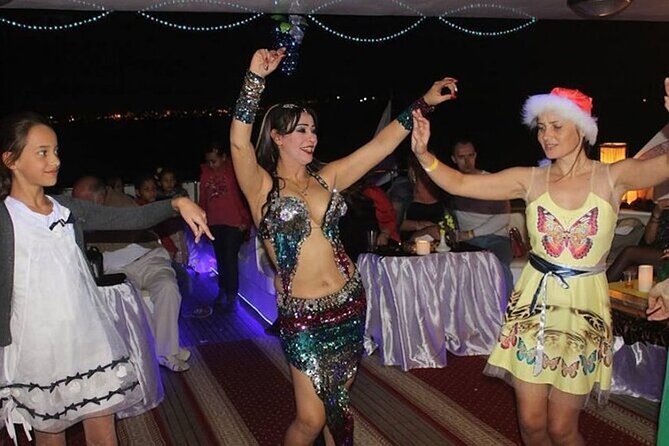 Yacht Cruise with Dinner & Oriental Show - Photo upsells and onboard rules that can catch you off guard